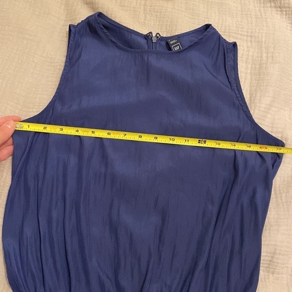 Gap navy satin romper with pockets. Size S . Very good condition - Picture 7 of 10